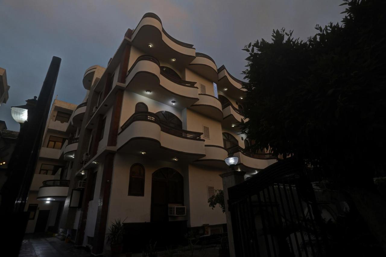 Townhouse The Premier View Near Iskcon Temple Noida Exterior foto