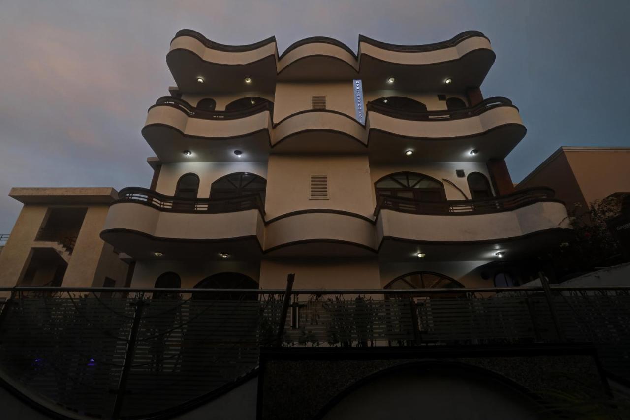 Townhouse The Premier View Near Iskcon Temple Noida Exterior foto