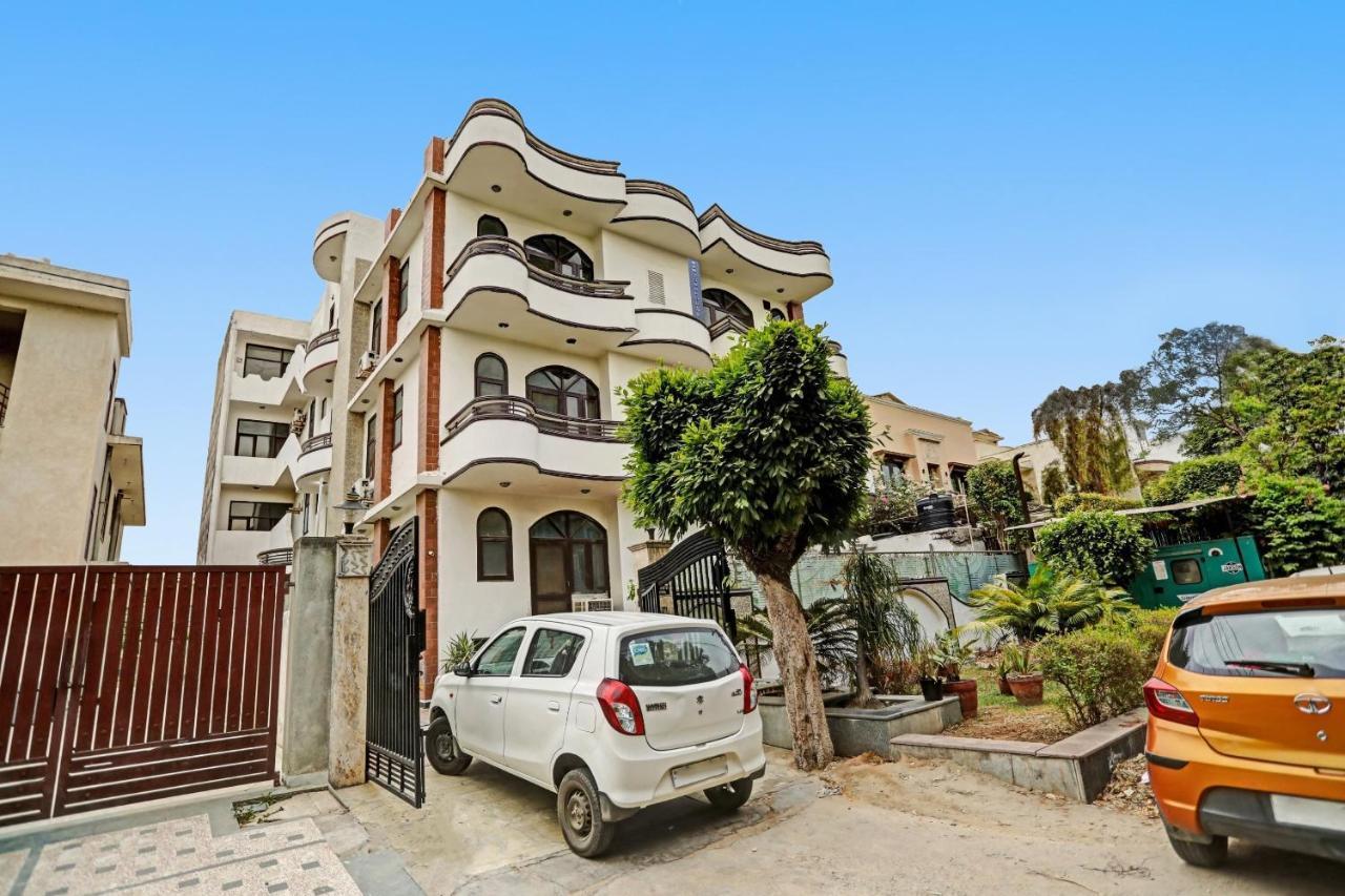 Townhouse The Premier View Near Iskcon Temple Noida Exterior foto