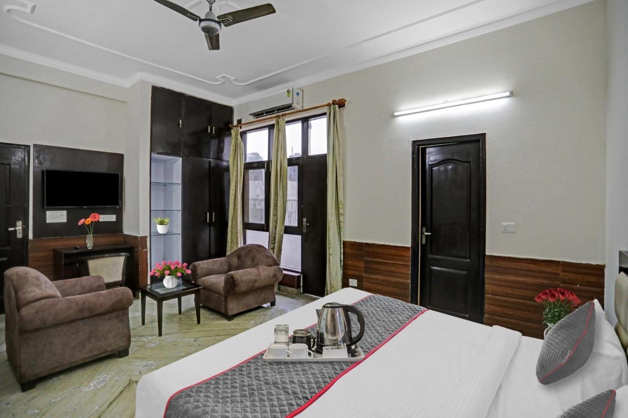 Townhouse The Premier View Near Iskcon Temple Noida Exterior foto