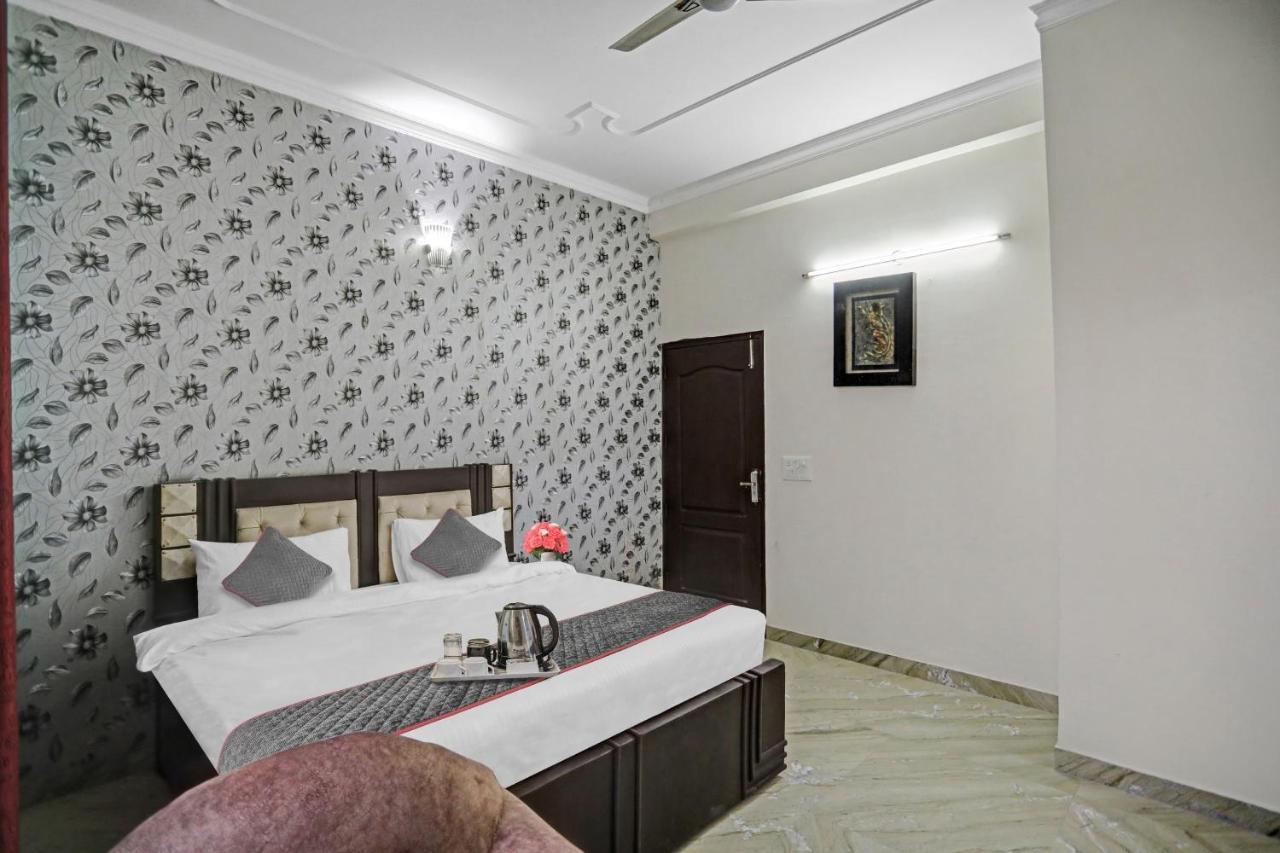 Townhouse The Premier View Near Iskcon Temple Noida Exterior foto