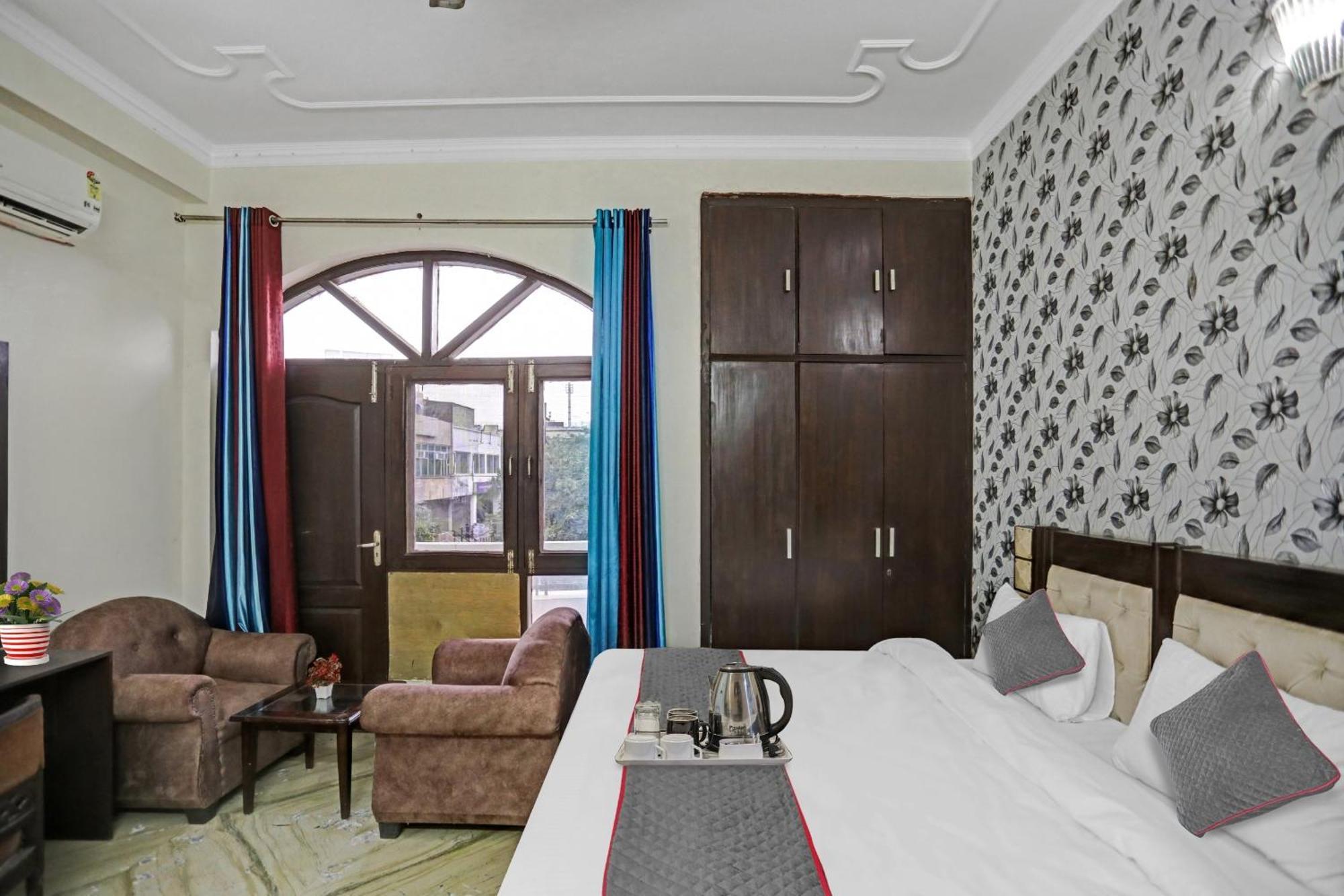 Townhouse The Premier View Near Iskcon Temple Noida Exterior foto