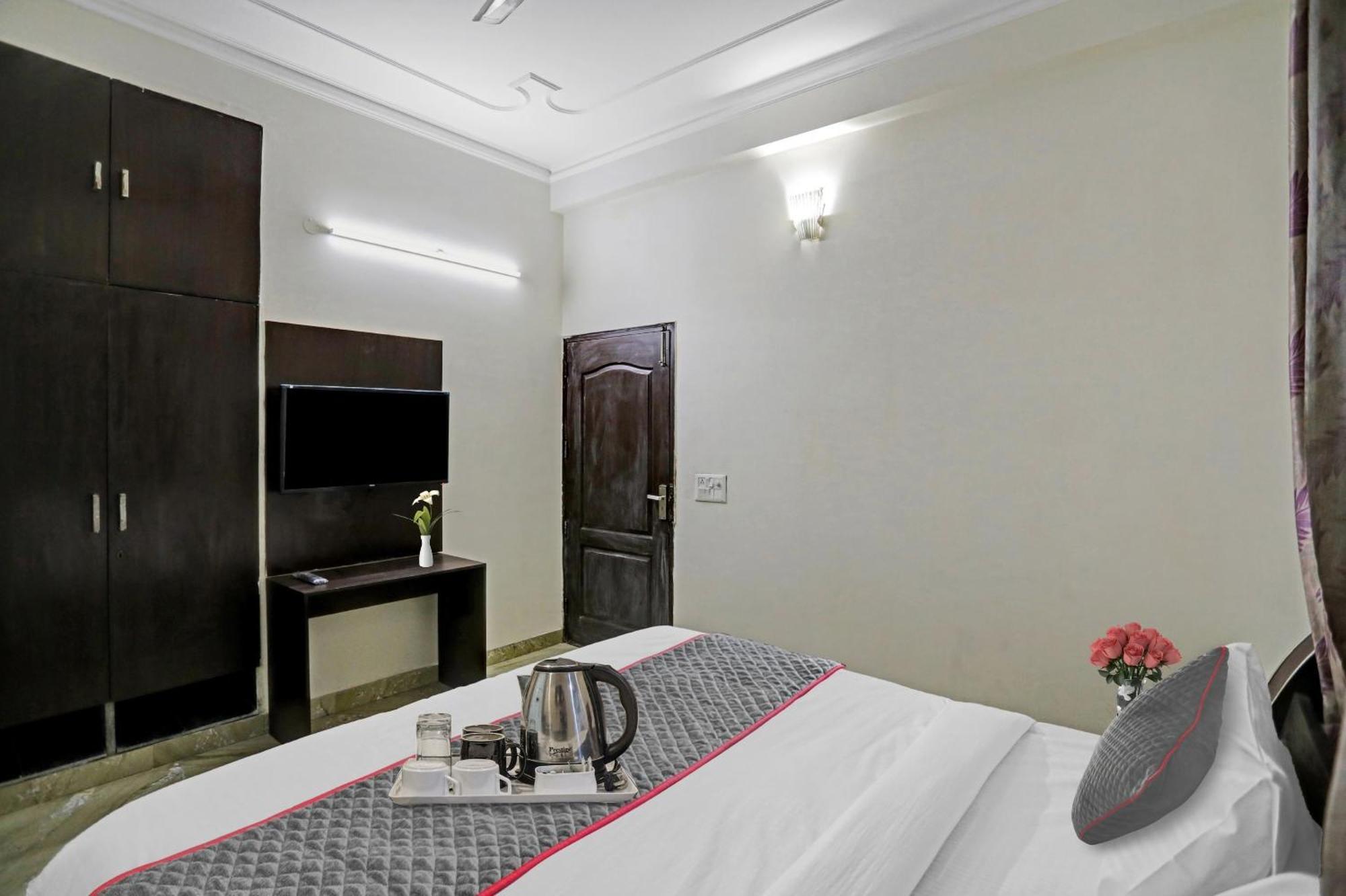 Townhouse The Premier View Near Iskcon Temple Noida Exterior foto