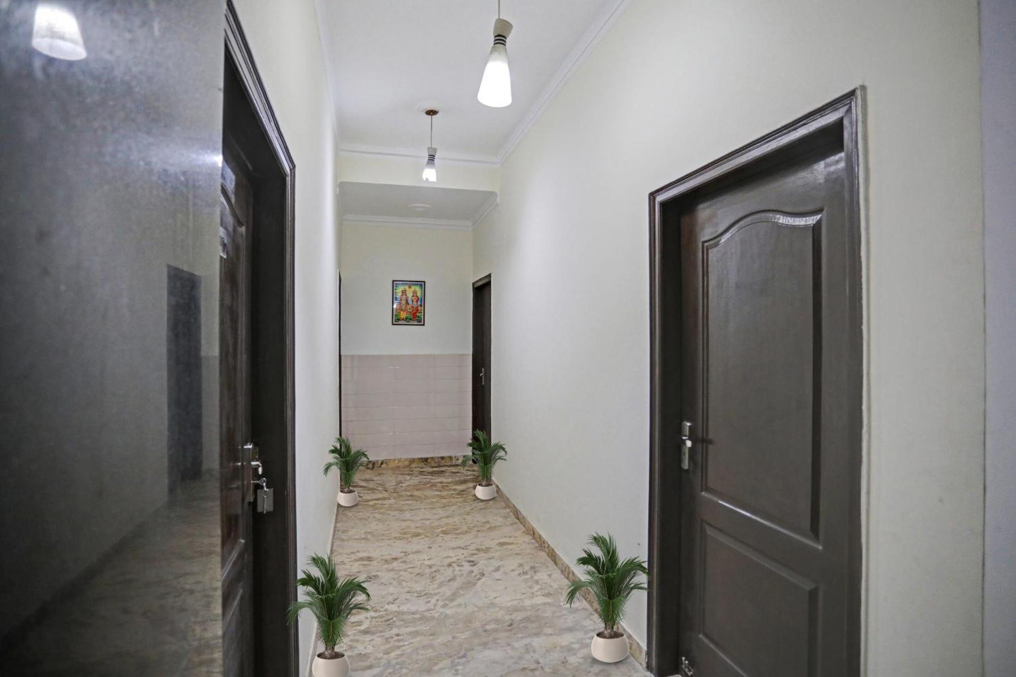 Townhouse The Premier View Near Iskcon Temple Noida Exterior foto