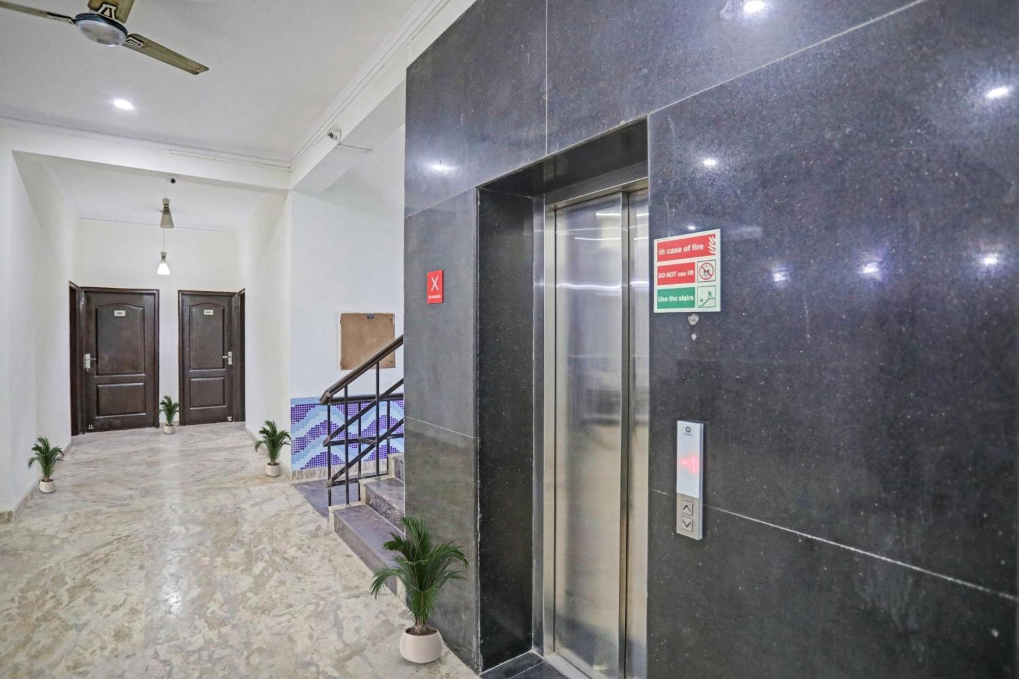 Townhouse The Premier View Near Iskcon Temple Noida Exterior foto